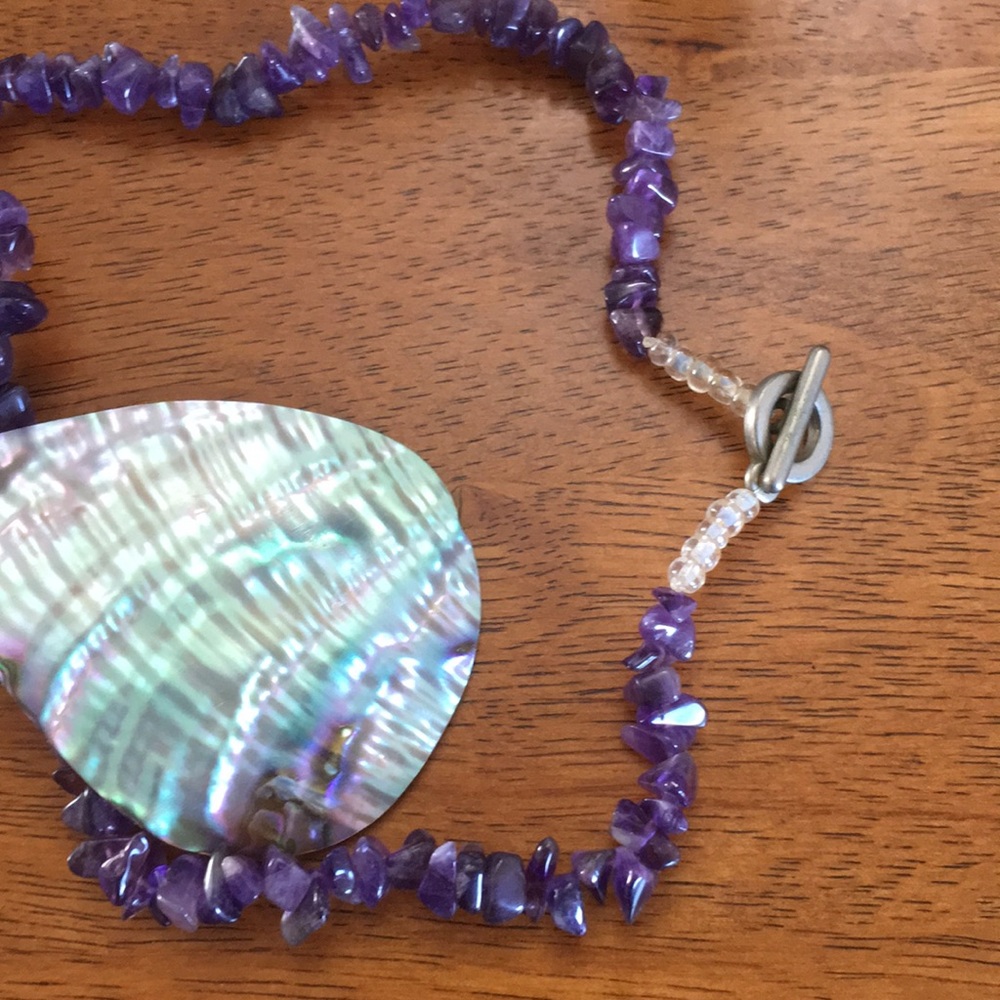 Beautiful Shell Necklace - Picture 4 of 4